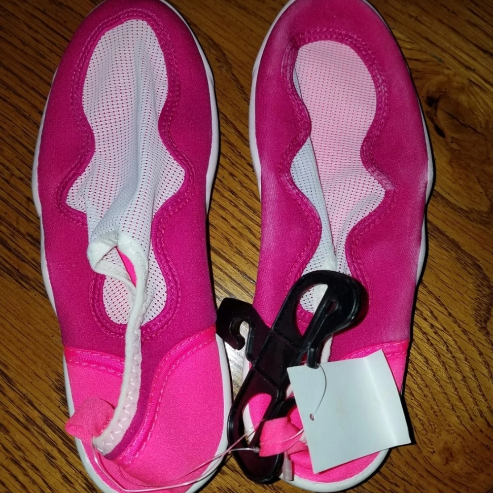 Swim shoes size 7